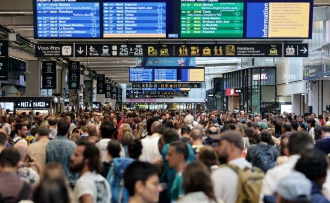 El Primer Ministro francés habló sobre la interrupción del tren de París | Uco Digital